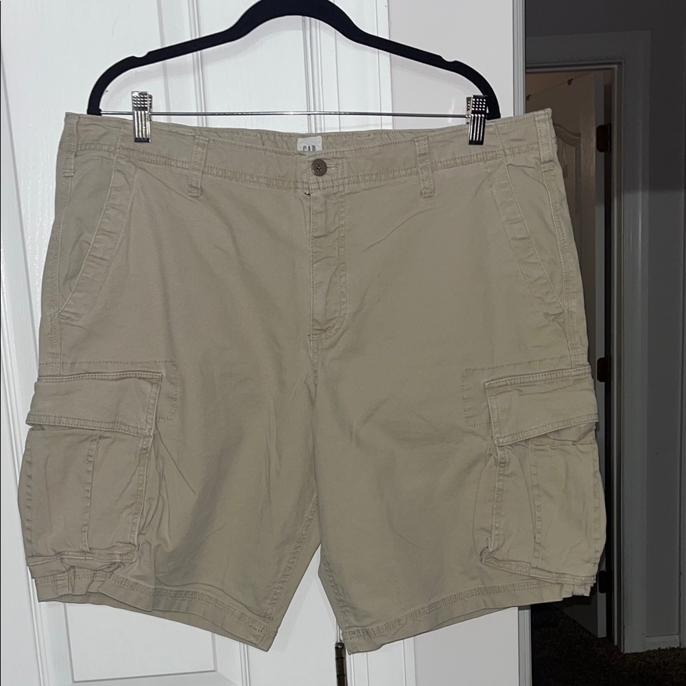 Gap men’s tan khaki cargo shorts Size 38